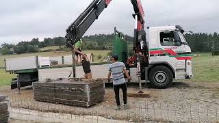 We unload the metal formwork for walls and columns with the crane truck