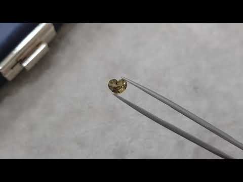 Yellowish green unheated sapphire in heart cut 1.02 ct, Madagascar  Video  № 2