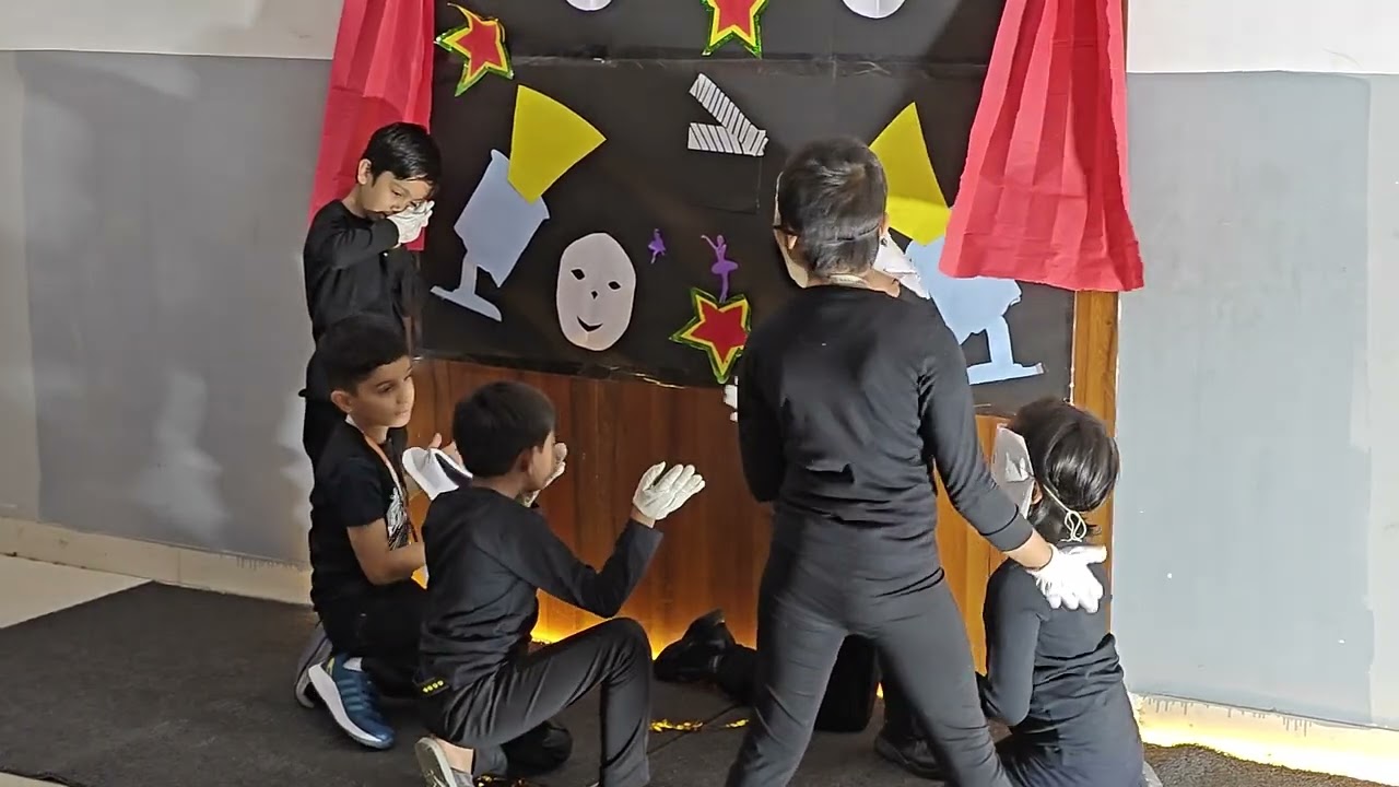 Mime performance by Adi