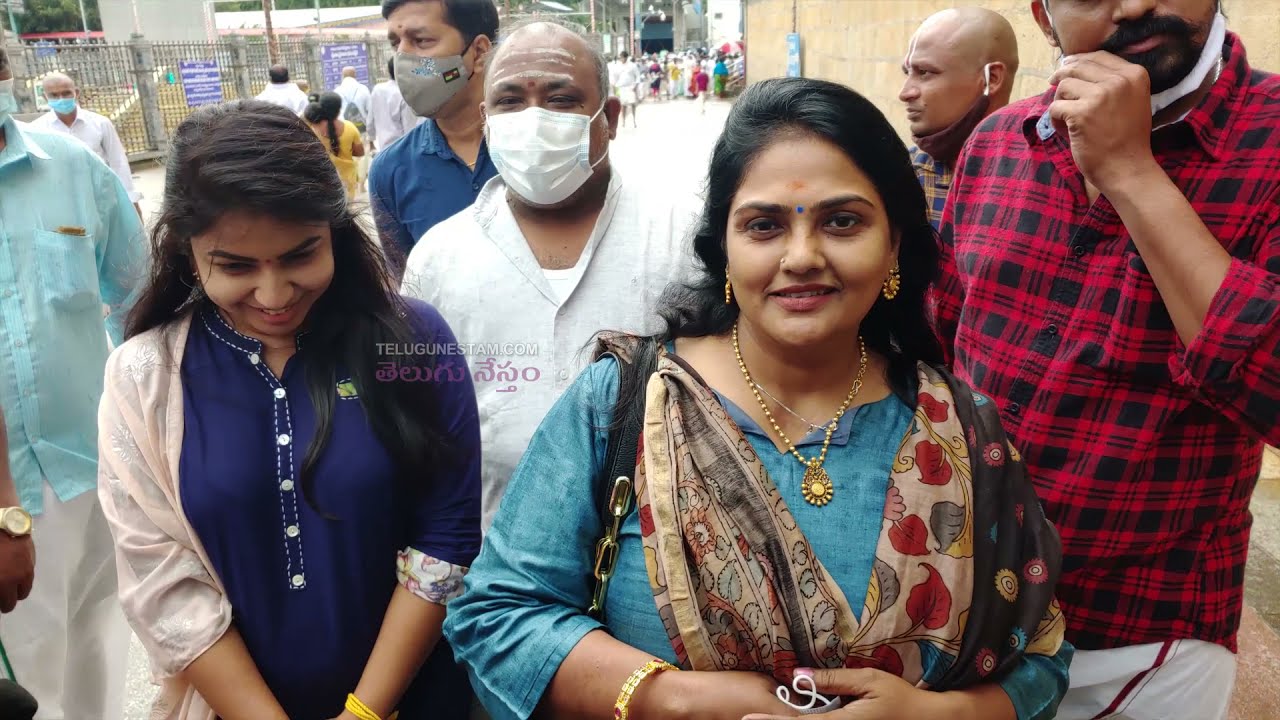 Nirosha Sex Film - Telugu Tamil Actress Nirosha With Her Family in Tirumala - YouTube