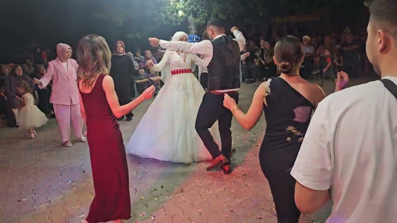 DEMİRCİ'nin İMRENLER KÖYÜNDE ASİYE ERHAN ZEYBEK ÇİFTİNİN DÜĞÜN TÖRENİNDEN GÖRÜNTÜLER 14-09-2025 