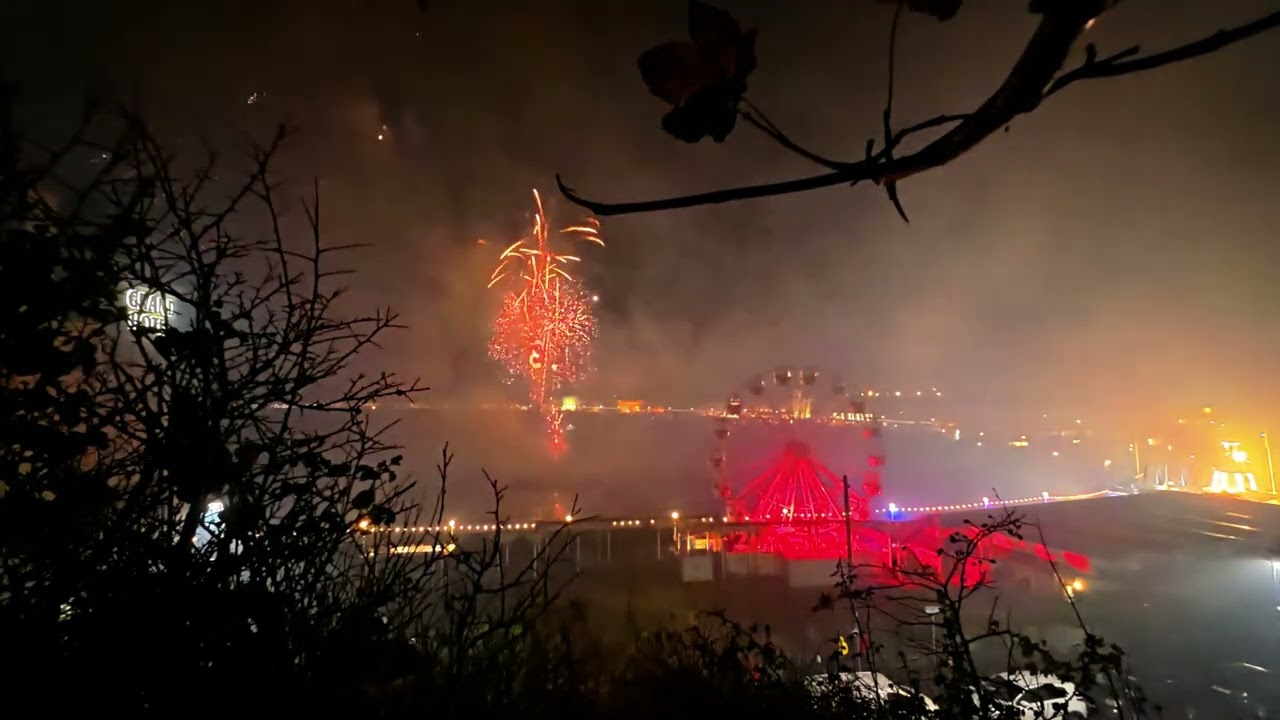 Llandudno Bonfire & Fireworks 2025 | Coastal Night Sky Explodes!