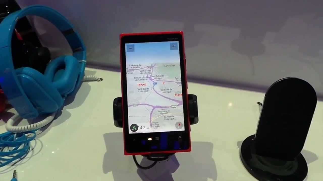 Nokia InCar Wireless Charging Dock Hands On