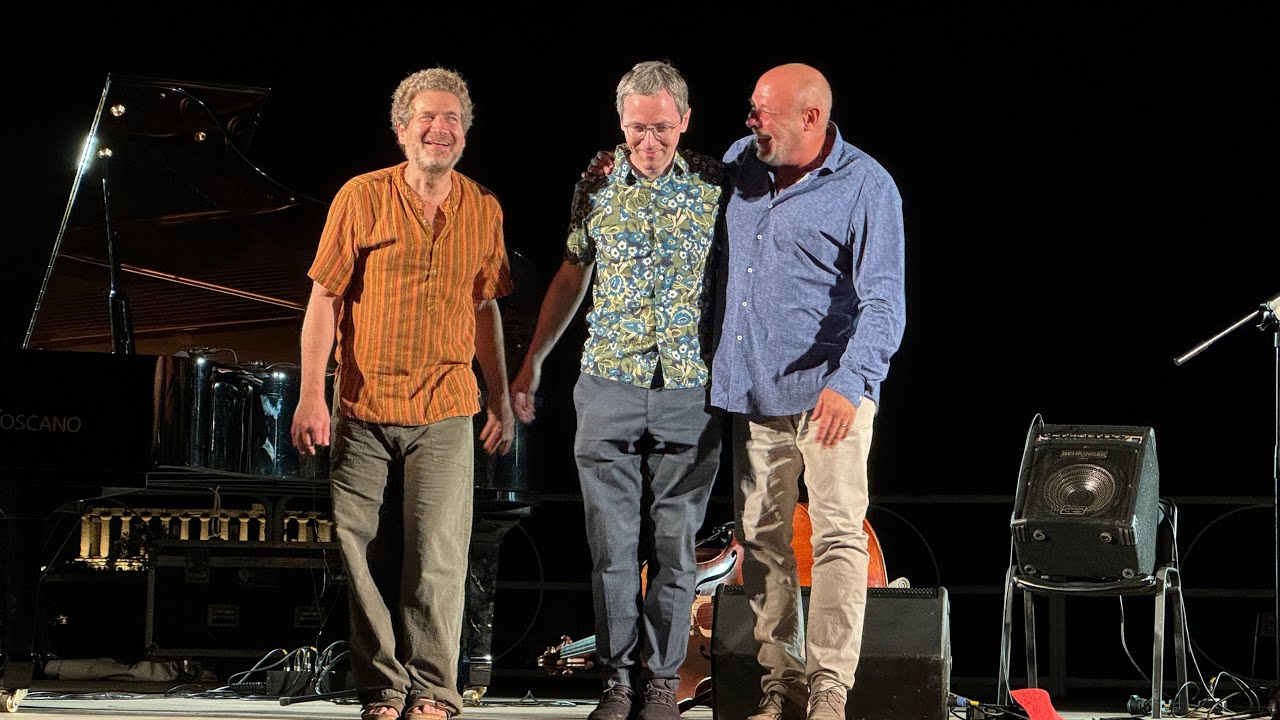 The Wait/You are my sunshine - Kevin Hays Trio adlı videoyu YouTube'da izle The Wait/You are my sunshine - Kevin Hays Trio adlı videoyu YouTube'da izle