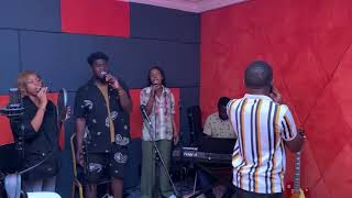 Rehearsal/ Repetition Avec Le Pasteur Emmanuel Amos Et Le Groupe Holynation - Il Monte