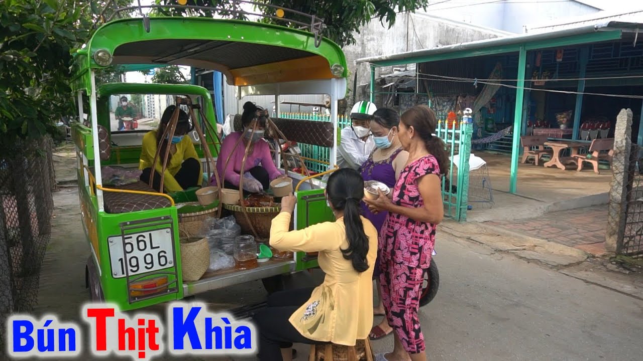 Bán Bún Thịt Khìa trên Chiếc Xe Lambro Bà Con Thấy Lạ Lắm - Tập 151