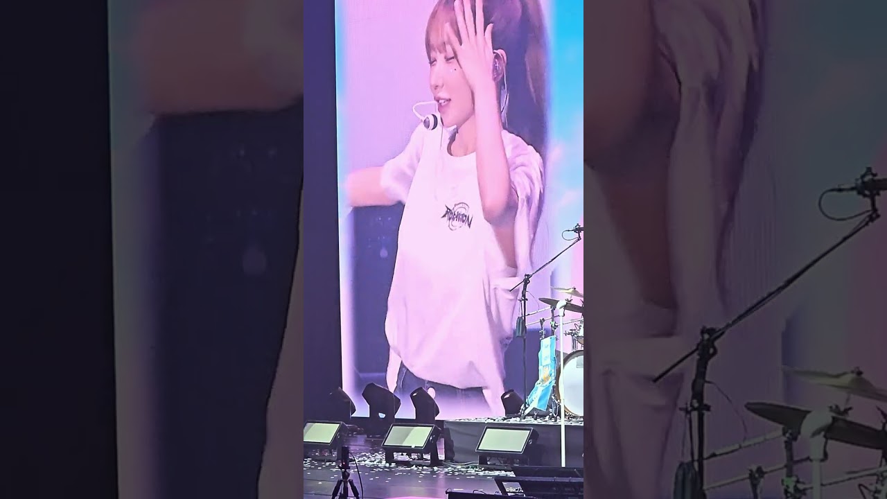 20260214 QWER 1st World Tour RockAtion in Taiwan  Siyeon  Don't  Cry 你已唱得好好