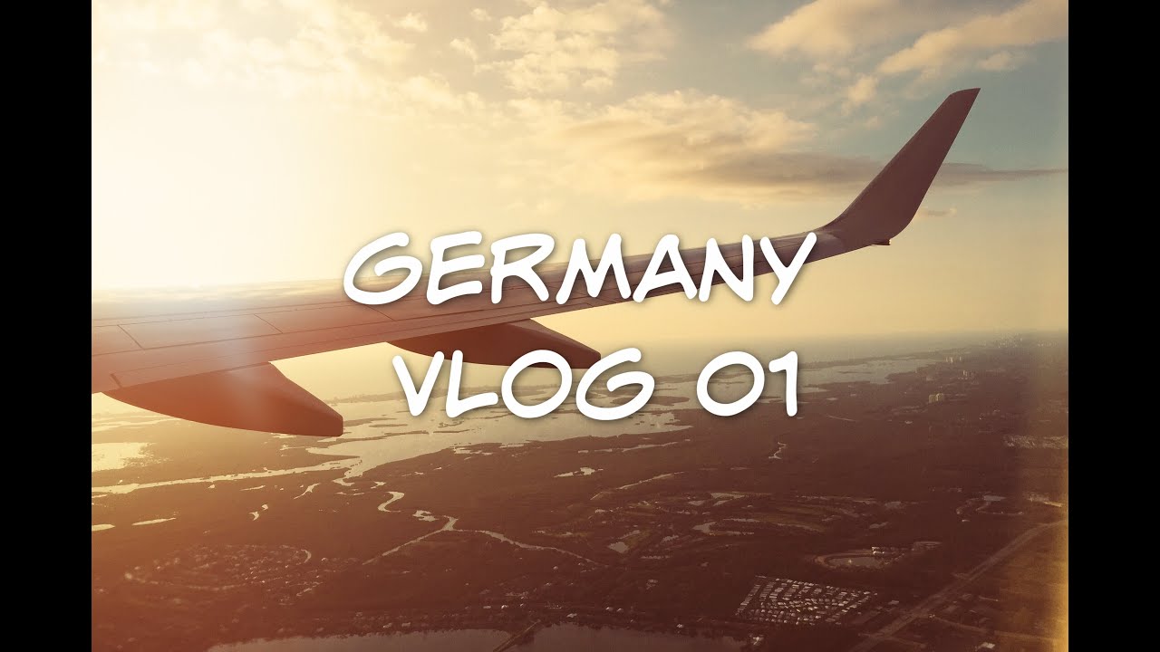 Flying back. Air travel. фон для авиакомпании. прыжок со спины. крыло самолета в небе.