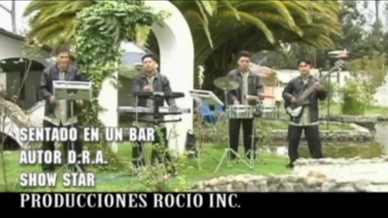 Show Star Sentado en un bar