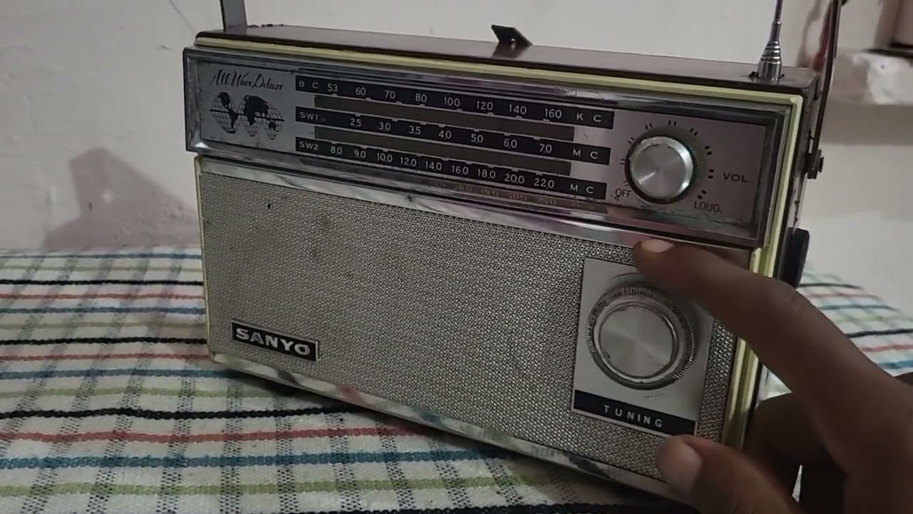 Sanyo 3 band Radio made in japan 9828622958### - YouTube