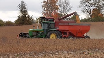 Unloading on the go soybean harvest 2016 Pt 2
