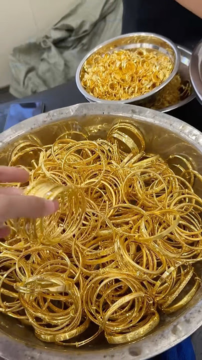 Melt the gold bracelet into gold bars. #goldfactory #dothingsyoudontwanttodo #gold #money