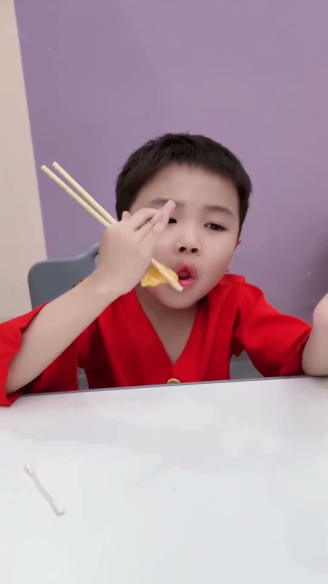 小路飞的耳朵进了一个果果 #路飞 #海贼王