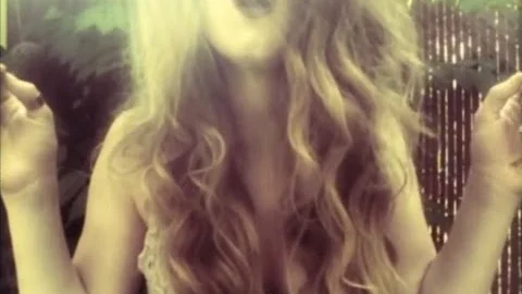 Sara Jackson-Holman "Summer Song" - OFFICIAL MUSIC...