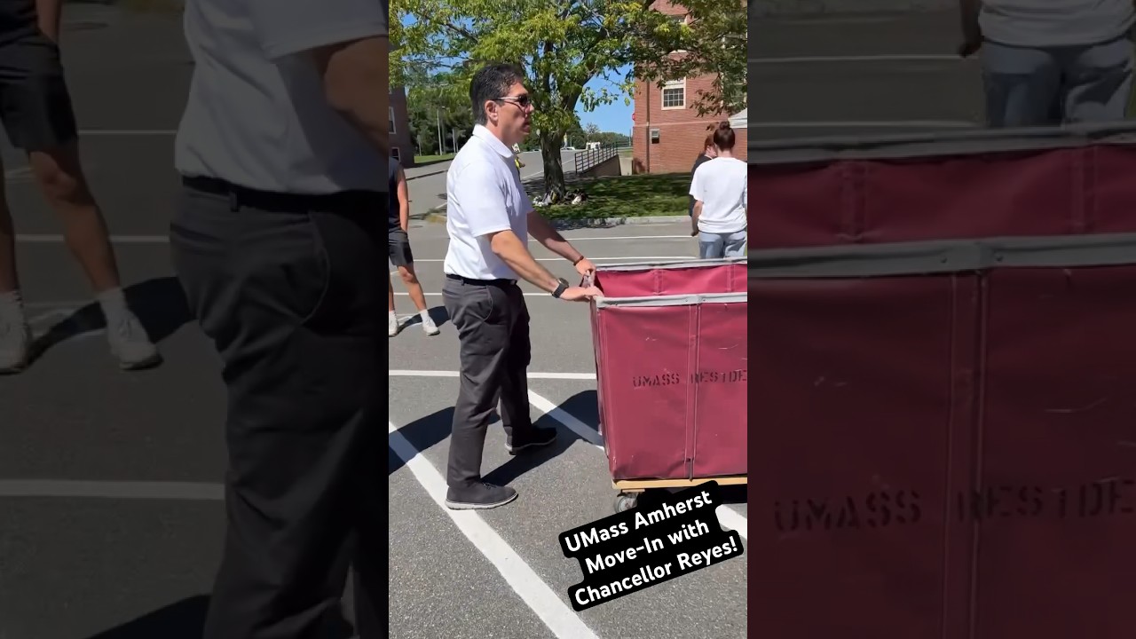 #UMassAmherst First-Year Students Move In With Chancellor Reyes! #umass #college