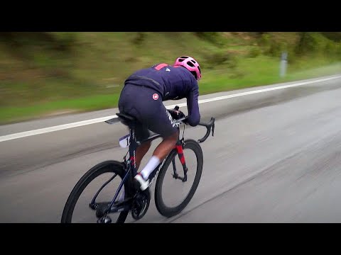 Vídeo: Vuelta a Espanya 2018: Simon Yates guanya l'etapa 14 per recuperar el mallot vermell