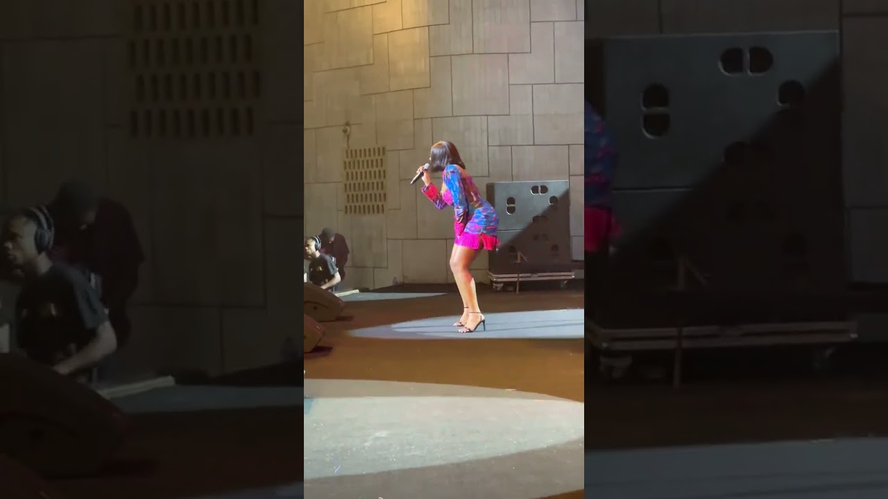 s3fa doing what she does best! 🎙️🎶😍 