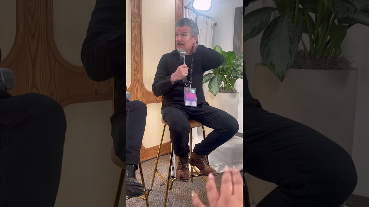 Итан Хоук обсудил свою недавнюю номинацию на премию «Оскар» за фильм «Голубая луна» на кинофестив...