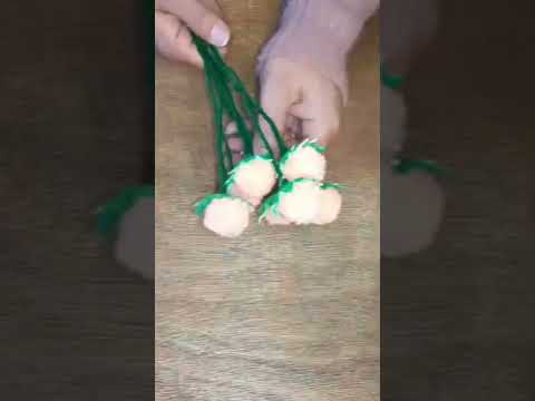 زيني بيتك من قنية بلاستيك وبوم بوم صوف      