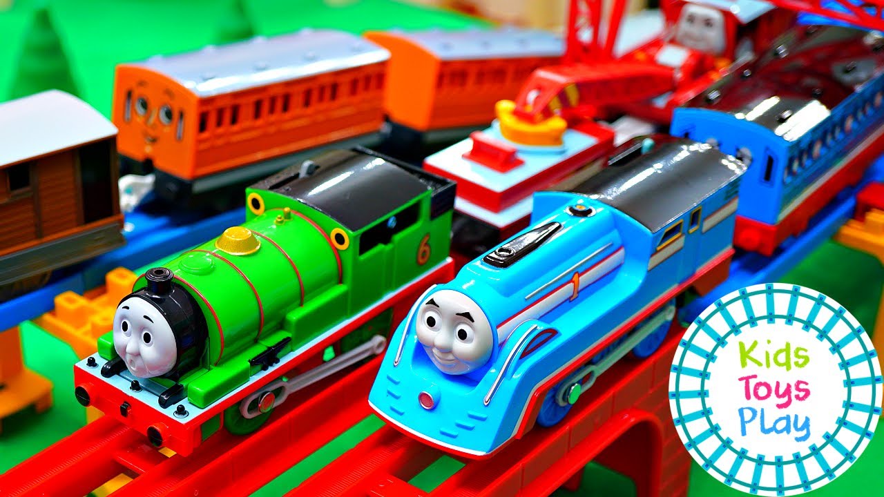 Мы построили грандиозную железную дорогу TOMY, и вы не поверите, что произошло