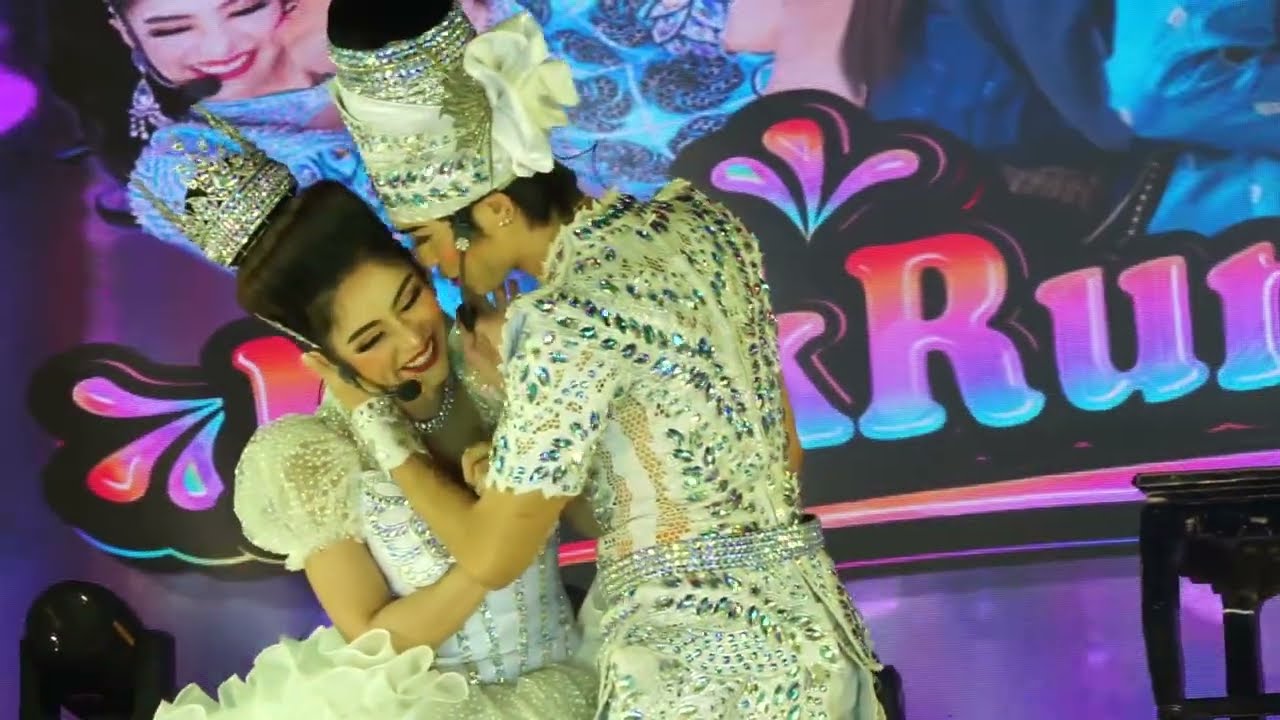 ลิเก2เทพบุตรสุดที่รัก #แน็ครุ้ง เกี้ยวรักเธอเท่าฟ้า หยอดเก่ง หอมเก่ง! @วัดบัวแก้วเกษร #เลือด2แผ่นดิน