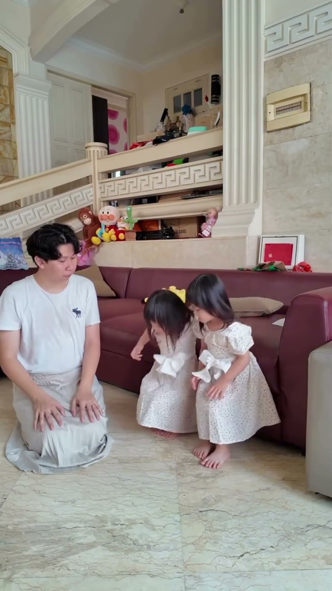 father taught child by wearing frock #shortsvideo