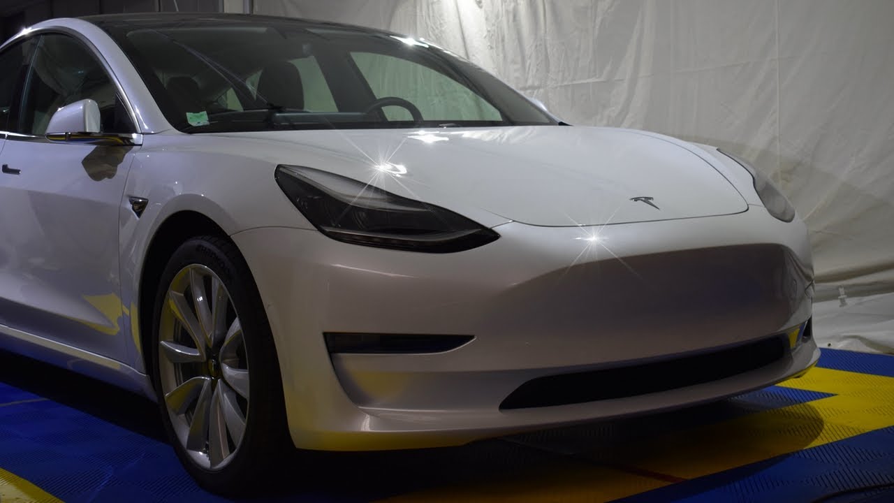 Car detailing d'une voiture électrique Tesla modèle 3