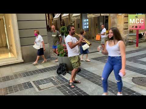 He plays a famous jazz music in the street when suddenly a child starts dancing