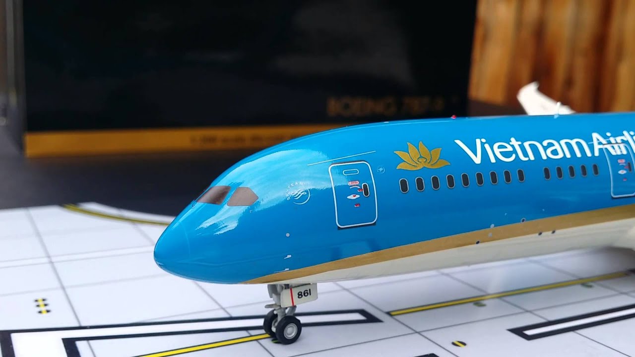 Gemini 200 Vietnam Airlines B787-9 Review - YouTube