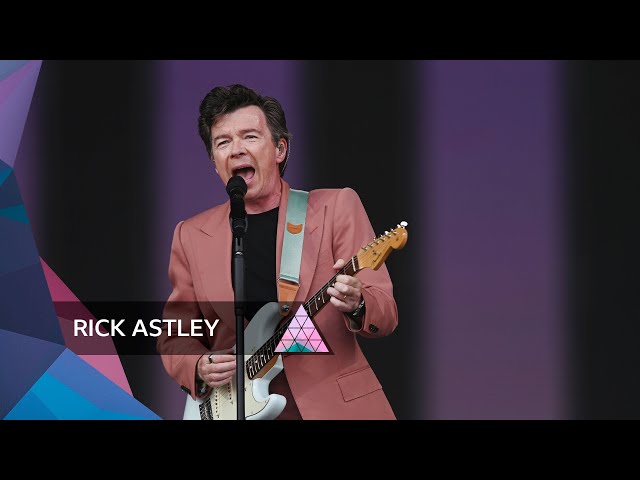 Rick Astley - Never Gonna Give You Up (Glastonbury 2023) class=