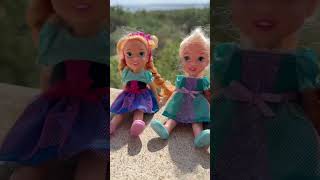 Elsa and Anna toddlers make colour changing slime