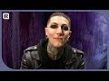 Capture de la vidéo Motionless In White Interview: Chris On 'Disguise', Lineup Change & The Future