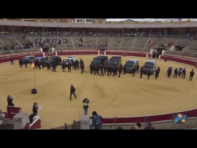 ACTO BICENTENARIO POLICÍA NACIONAL DE HUESCA: EXHIBICIÓN DE UNIDADES POLICIALES EN LA PLAZA DE TOROS