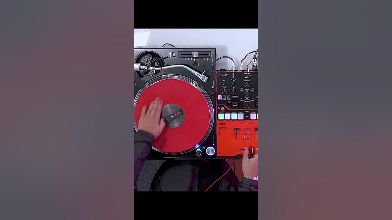 DJ Javin shows the power of the DJM-S5!