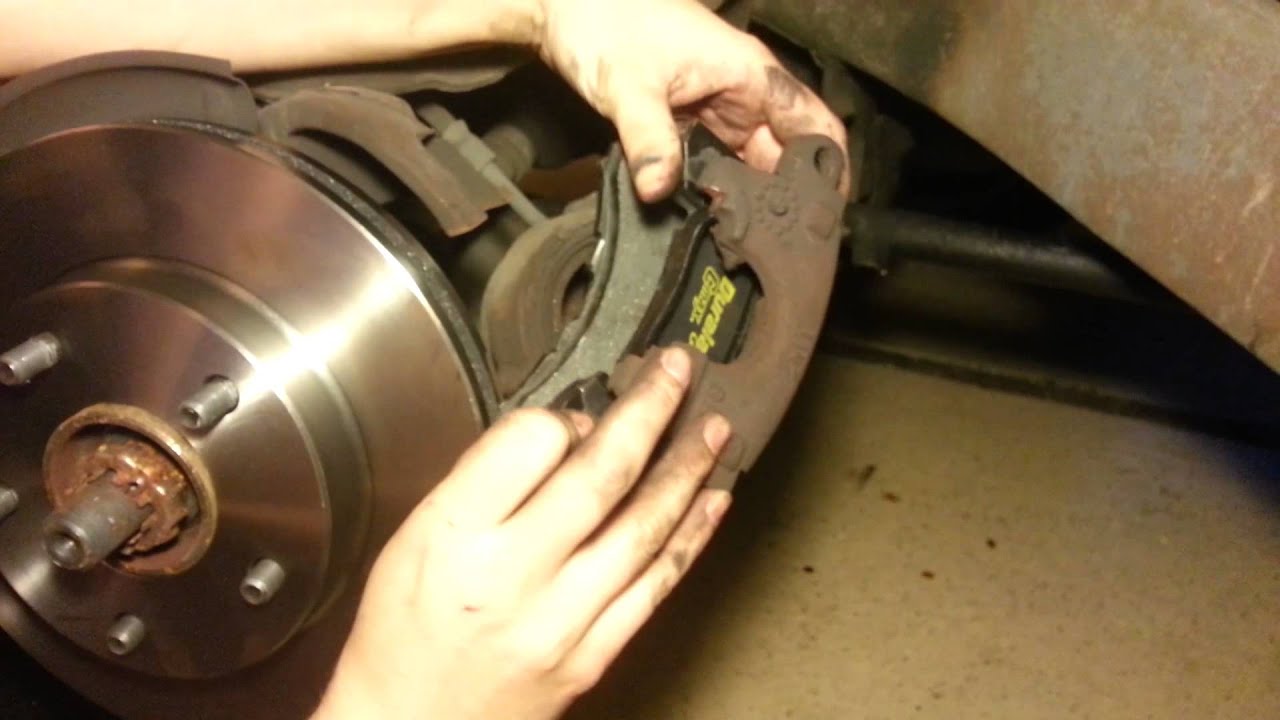 GIRLS CAN CHANGE BRAKES? 95 Chevy blazer Brake pad & rotor replacement