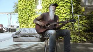 Video thumbnail of "Seasick Steve   Gentle On My Mind   CARDINAL SESSIONS"