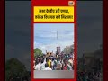 Viral Video | सभा के बीच उड़ी चप्पल, कांग्रेस विधायक बने निशाना! #viralvideo #viralnews #shorts