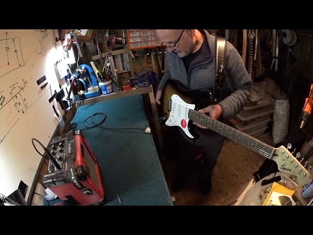 動作品！ スクワイヤー FENDER BULLET STRAT SNG 動作品！ スクワイヤー FENDER BULLET STRAT SNG（エレキギター