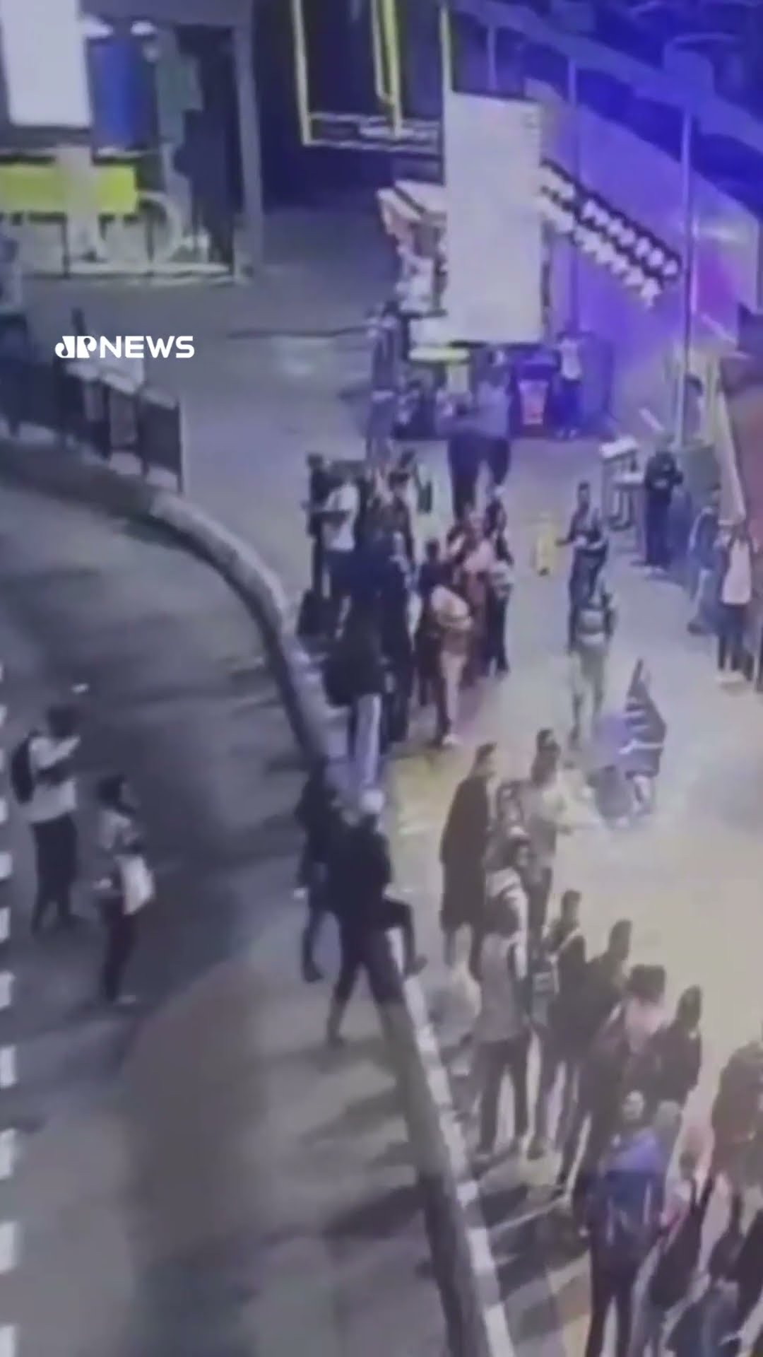 Vídeo mostra explosão de artefato no Terminal Pinheiros #shorts