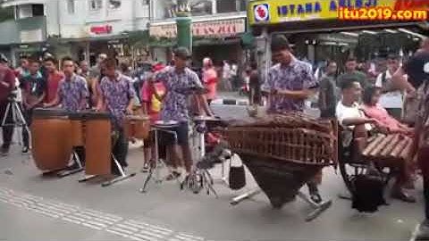VIA VALLEN - SAYANG COVER ANGKLUNG JOGJA