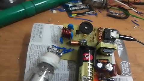 One AA battery one tube colpitts style FM super regenerative radio with DF97
