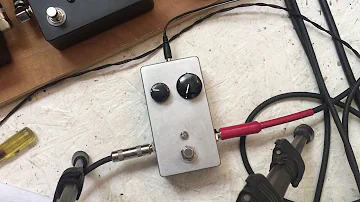 This video demonstrates MPSA18 Pre-Amp Boost/LM386 power amplifier distortion.