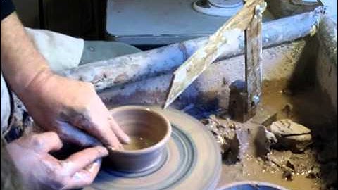 SIMON LEACH POTTERY - Repeat throwing ramikins to a gauge !