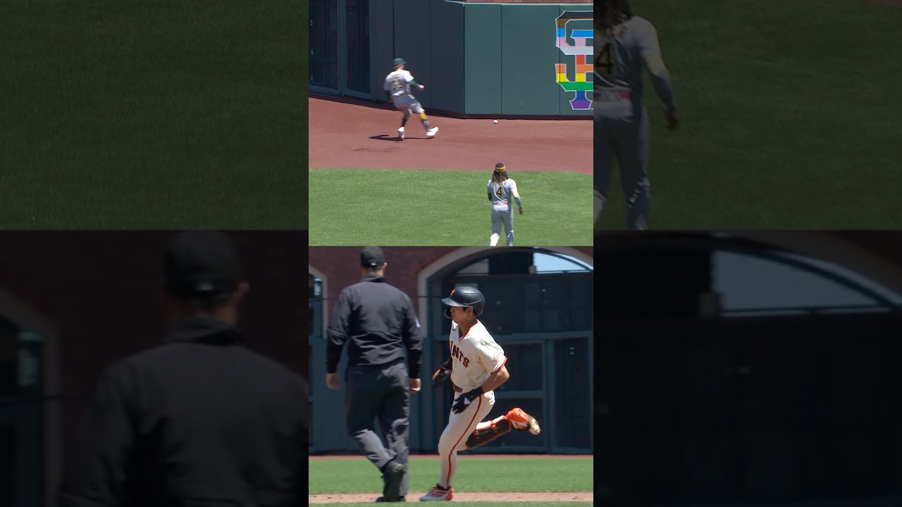 Jung Hoo Lee clears the bases with a triple!