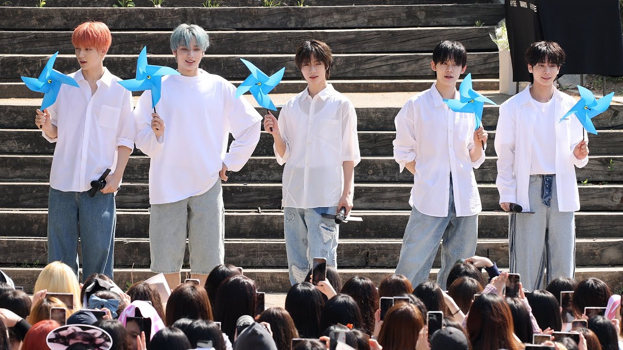 투모로우바이투게더(TXT) 바람개비 돌며 포토타임 (미니팬미팅) | Mini Fanmeeting • 240414