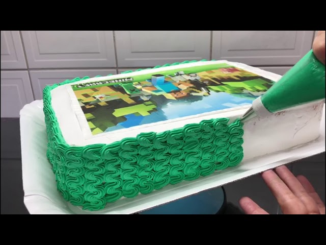 Bolo do minecraft de chantilly com bico 4B e 233 da Wilton 