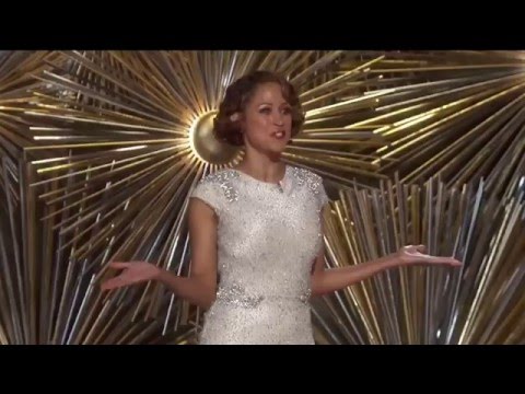 Stacey Dash shows up at Oscars 2016 in most awkward TV appearance ever