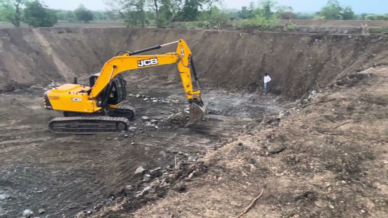 Ponds work in Maharashtra water projects India 