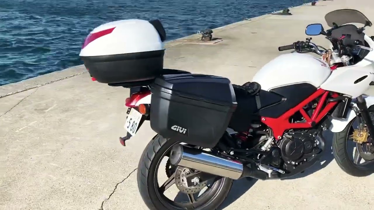 美品GIVI E22 ブラック パニアケース 2個セット VTR250 パニア 美品GIVI E22 ブラック パニアケース 2個セット VTR250 パニア