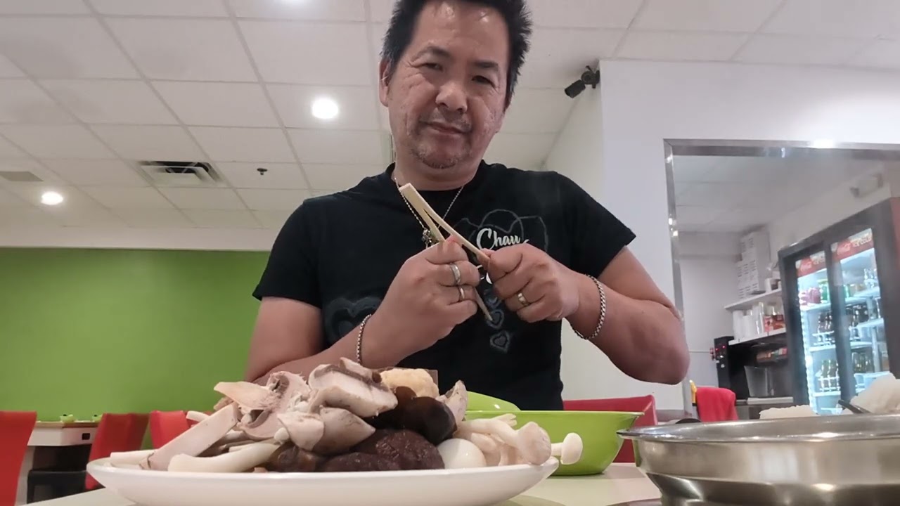 Lonely diner...  ChauVanTruong.NaisaMafia@gmail.com